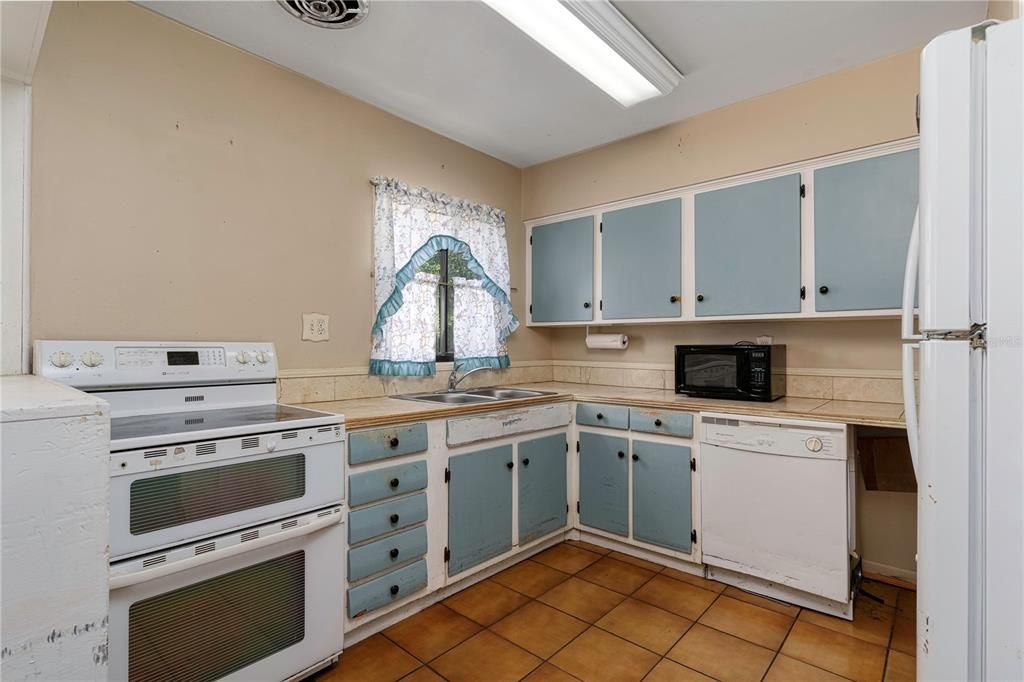 For Sale: $260,000 (3 beds, 1 baths, 1028 Square Feet)