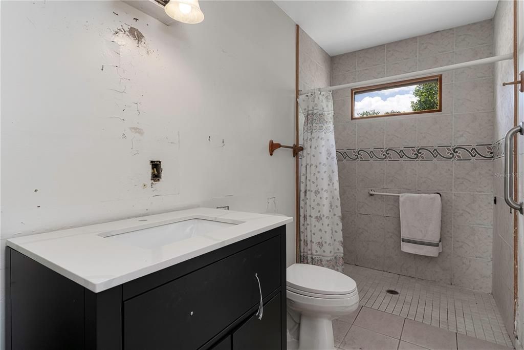 For Sale: $260,000 (3 beds, 1 baths, 1028 Square Feet)