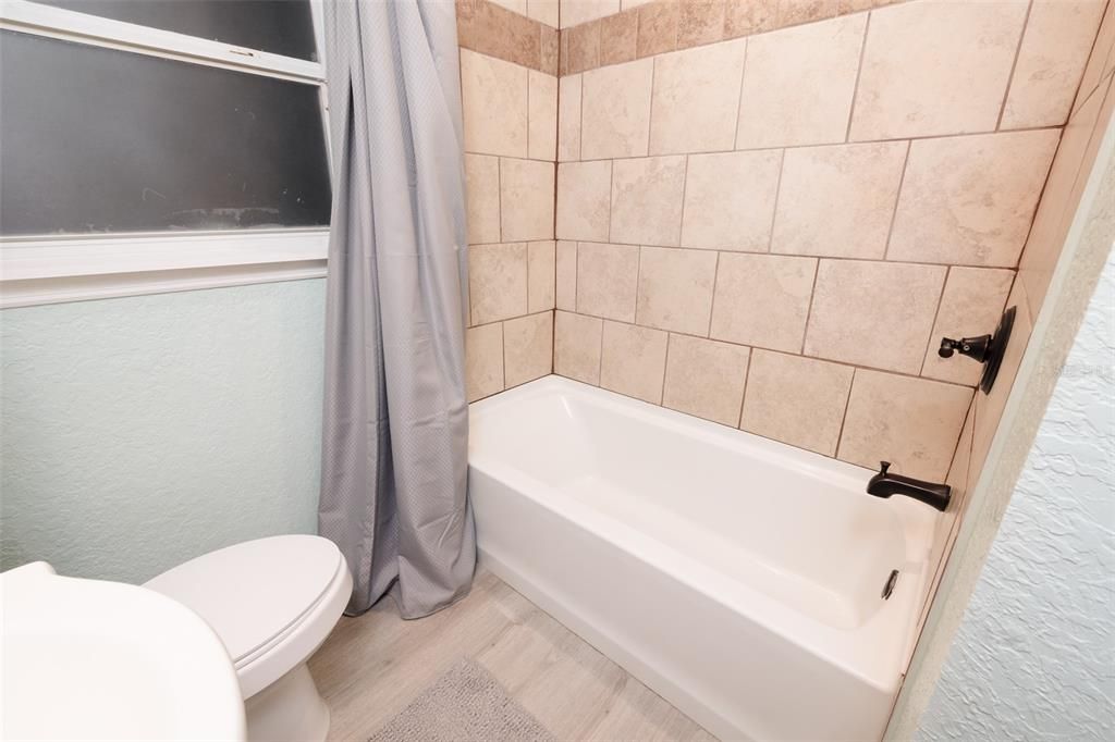 For Sale: $245,000 (3 beds, 2 baths, 1375 Square Feet)