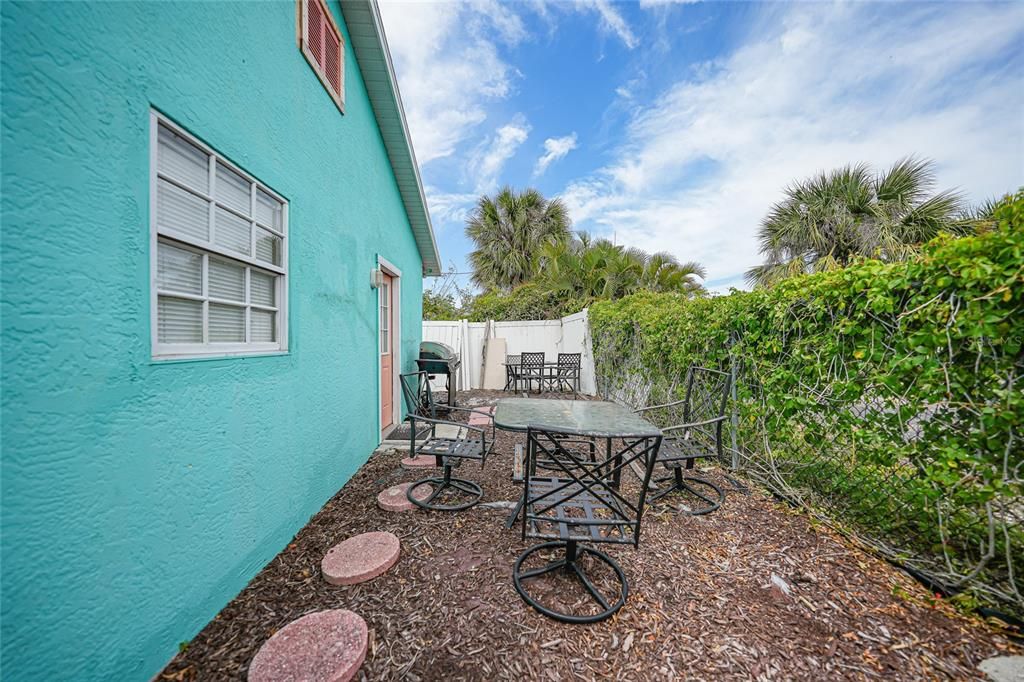 Active With Contract: $309,900 (2 beds, 2 baths, 1413 Square Feet)