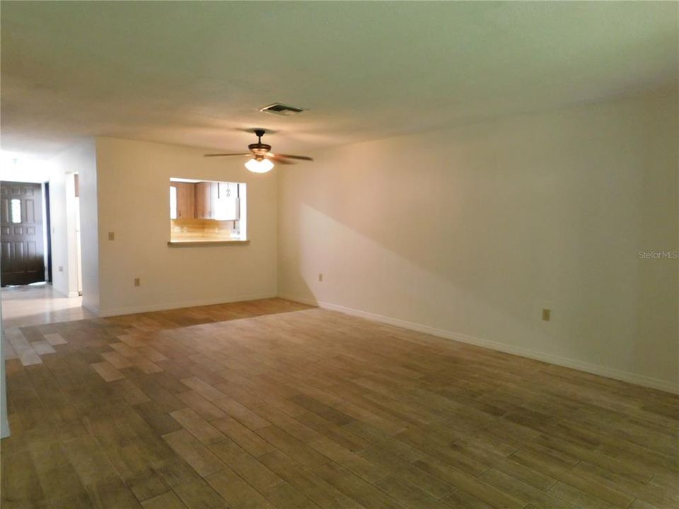 For Sale: $239,900 (2 beds, 2 baths, 1359 Square Feet)