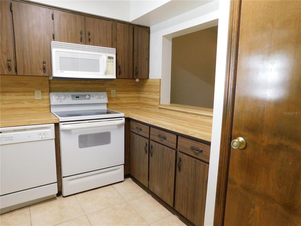 For Sale: $239,900 (2 beds, 2 baths, 1359 Square Feet)