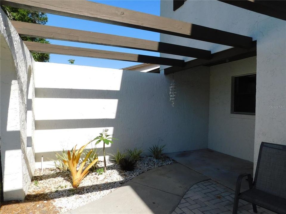 For Sale: $239,900 (2 beds, 2 baths, 1359 Square Feet)