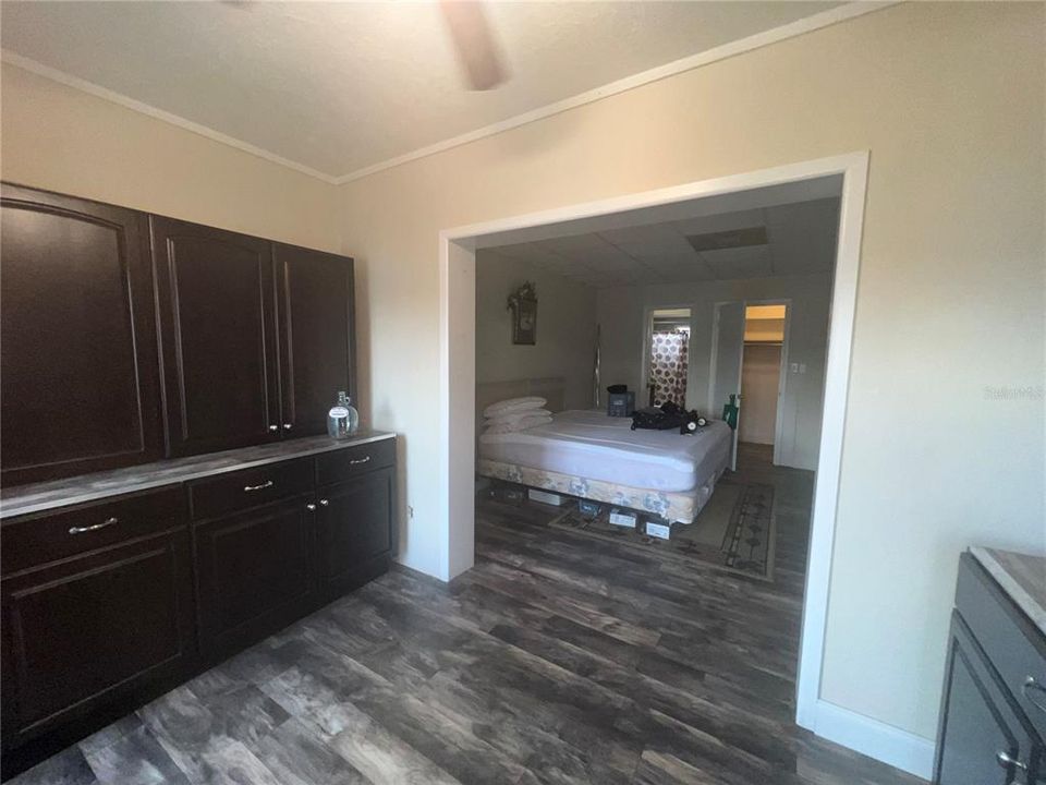 Active With Contract: $1,199 (1 beds, 1 baths, 829 Square Feet)