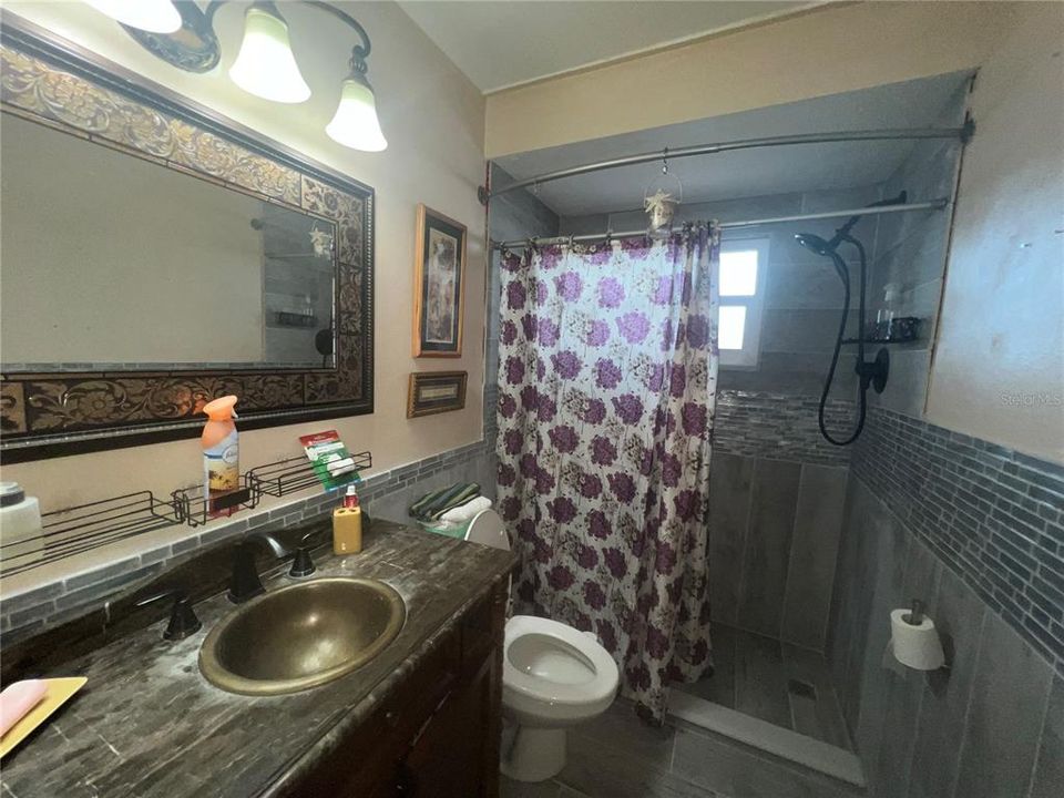 Active With Contract: $1,199 (1 beds, 1 baths, 829 Square Feet)