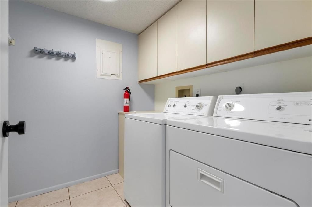 Active With Contract: $2,300 (2 beds, 2 baths, 1376 Square Feet)