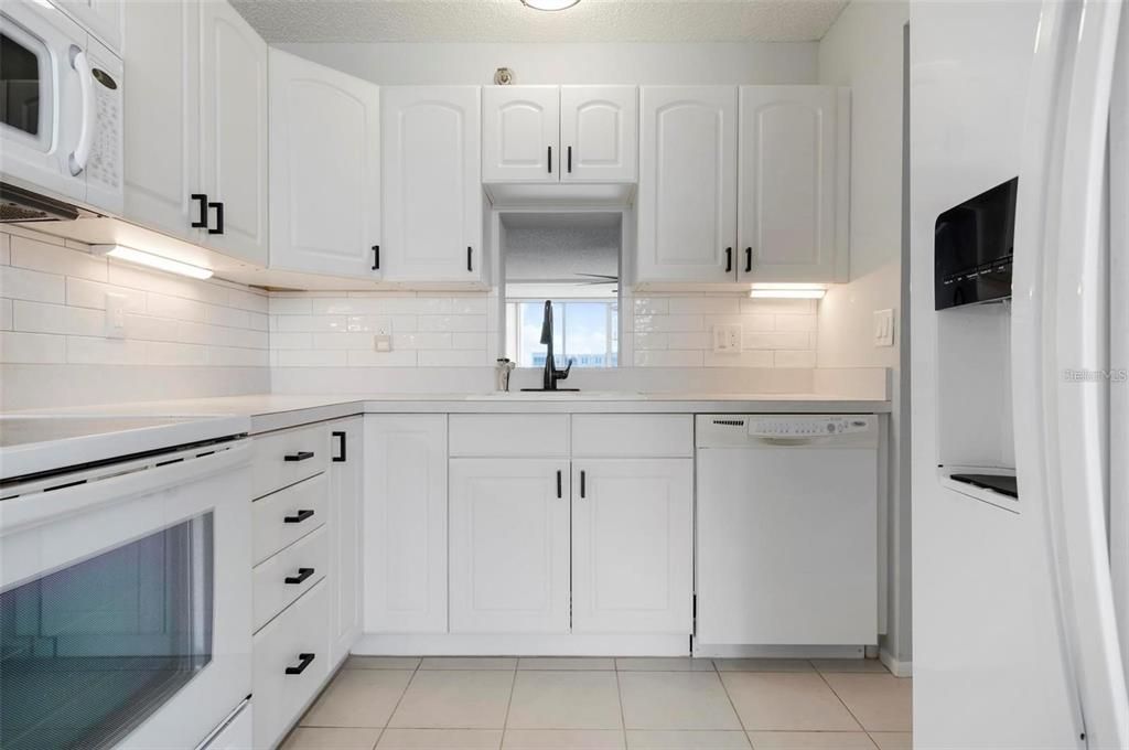 Active With Contract: $2,300 (2 beds, 2 baths, 1376 Square Feet)