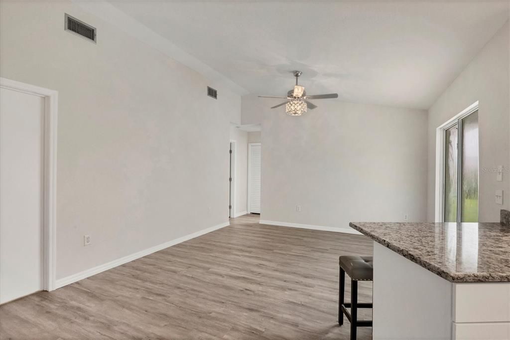 For Sale: $315,000 (2 beds, 2 baths, 1596 Square Feet)