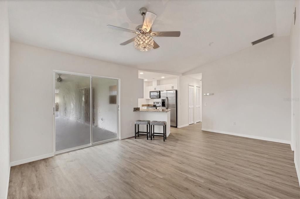 For Sale: $315,000 (2 beds, 2 baths, 1596 Square Feet)