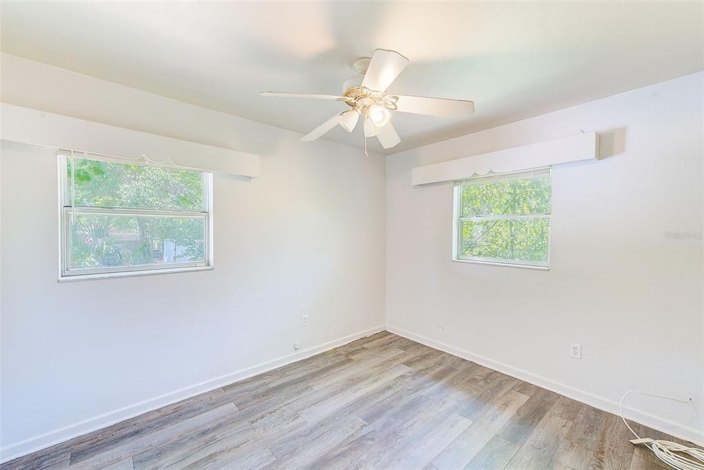 Active With Contract: $175,000 (3 beds, 1 baths, 862 Square Feet)