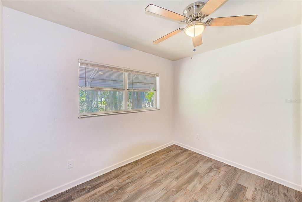 Active With Contract: $175,000 (3 beds, 1 baths, 862 Square Feet)