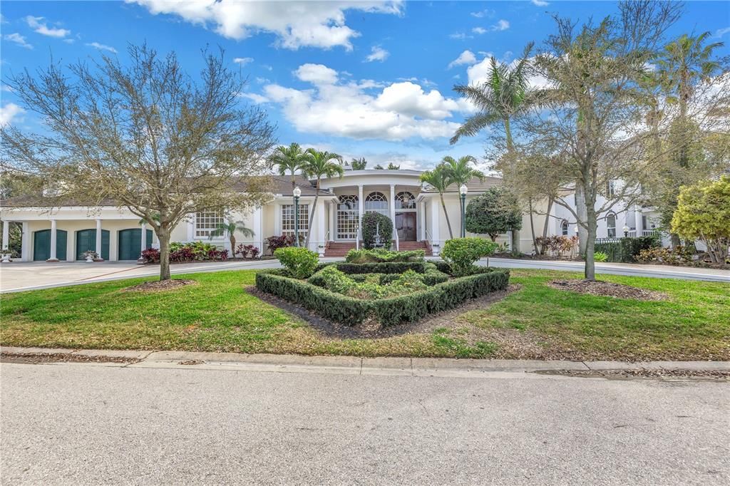 For Sale: $4,850,000 (5 beds, 4 baths, 5200 Square Feet)