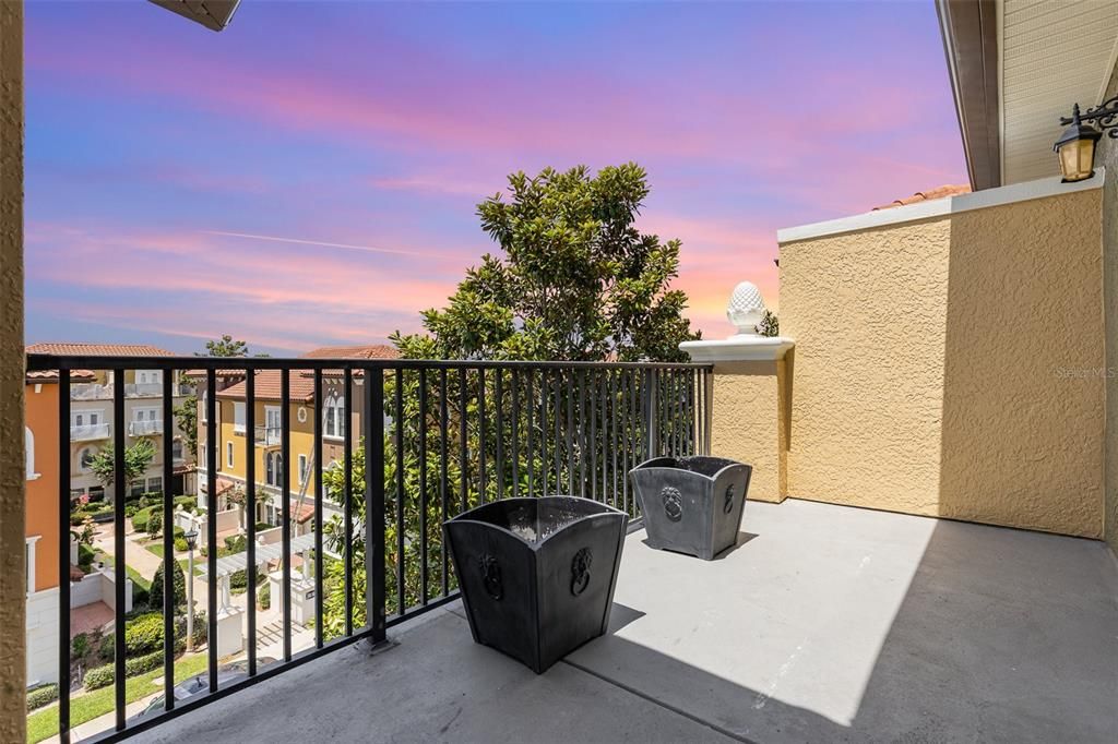 Active With Contract: $435,000 (3 beds, 4 baths, 2388 Square Feet)