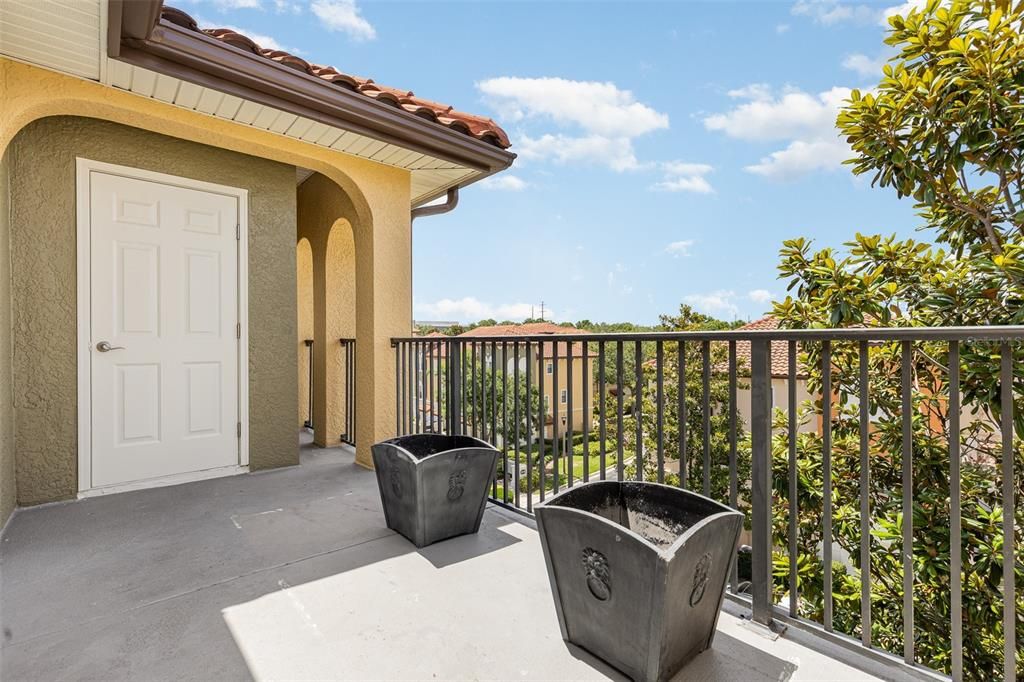 Active With Contract: $435,000 (3 beds, 4 baths, 2388 Square Feet)