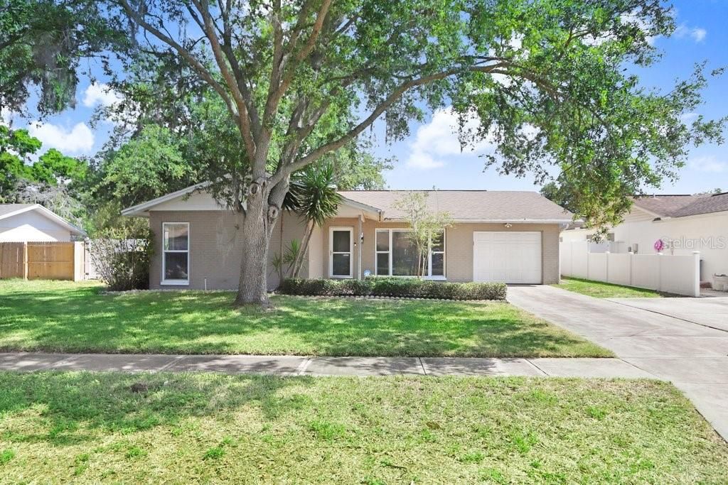 Active With Contract: $2,450 (3 beds, 2 baths, 1428 Square Feet)