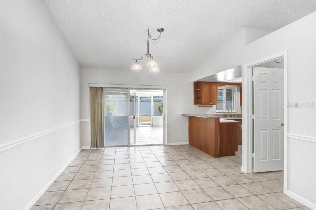 Active With Contract: $2,450 (3 beds, 2 baths, 1428 Square Feet)