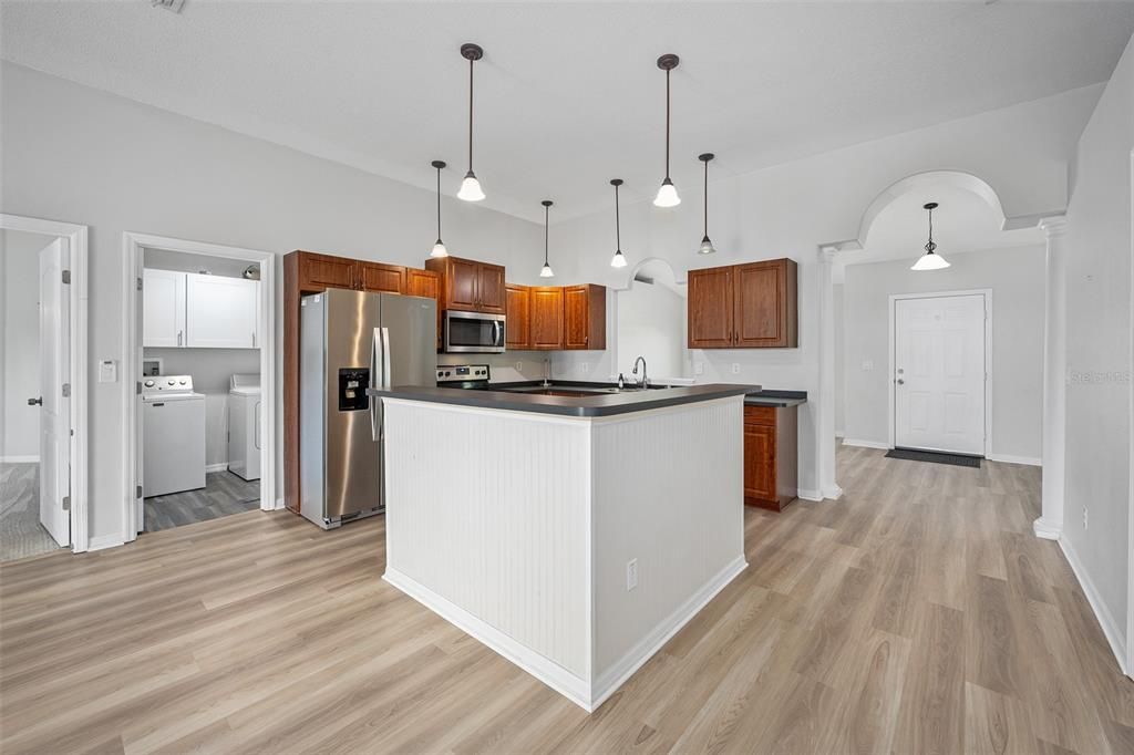 For Sale: $389,900 (3 beds, 2 baths, 1808 Square Feet)