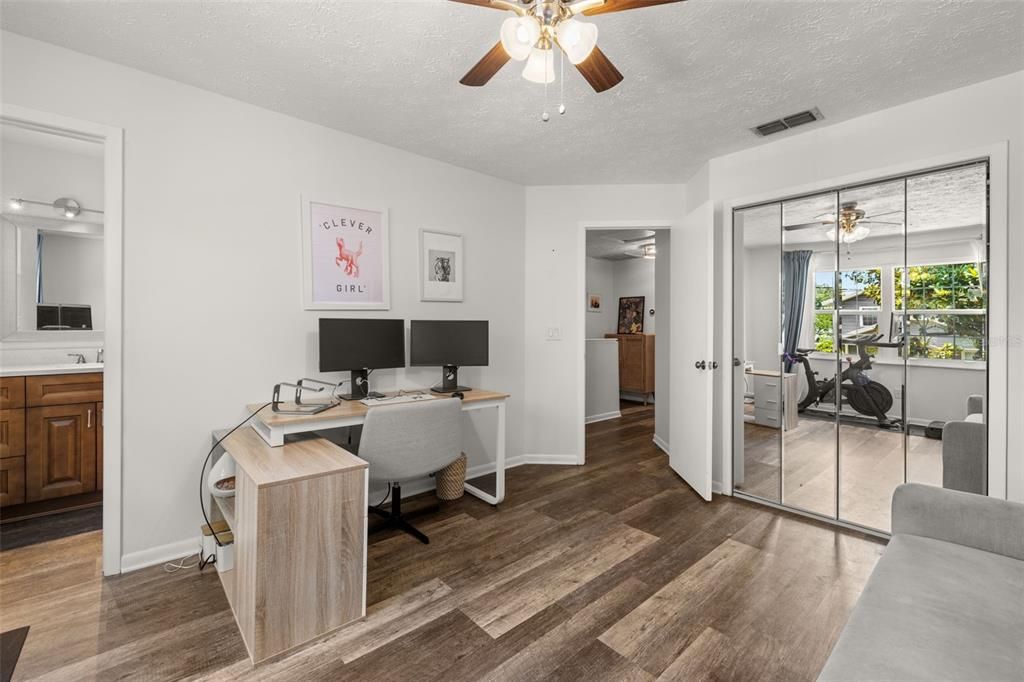 Active With Contract: $624,900 (2 beds, 2 baths, 1295 Square Feet)