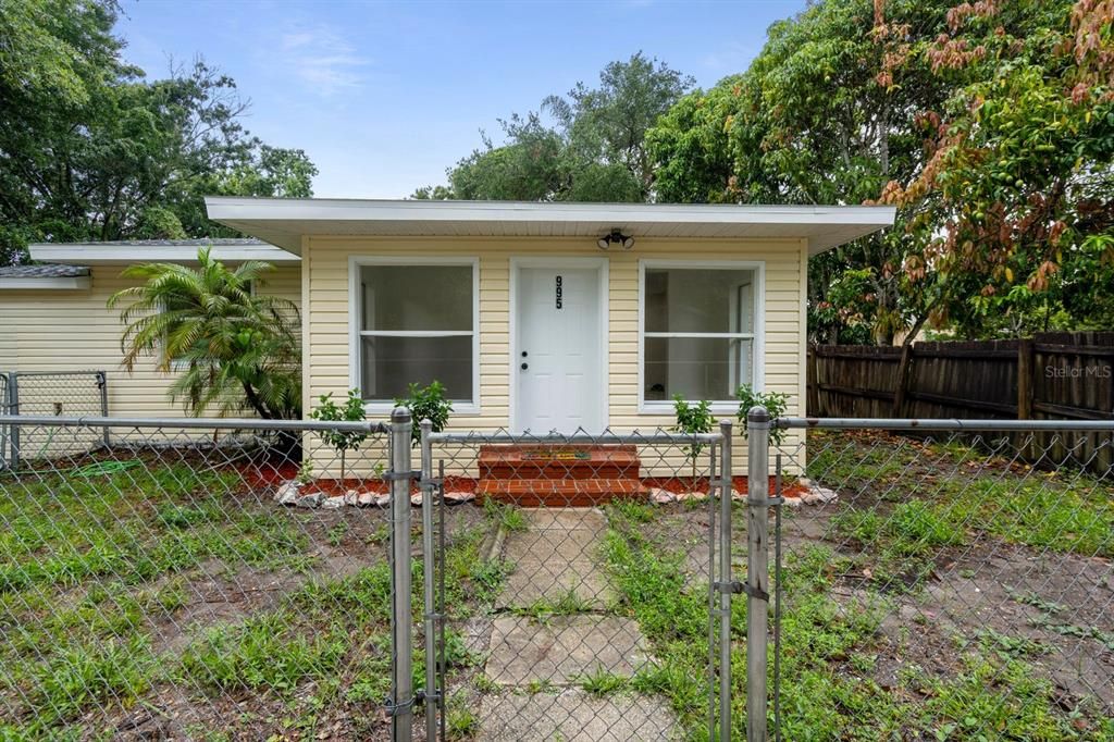 For Sale: $279,000 (4 beds, 2 baths, 1602 Square Feet)