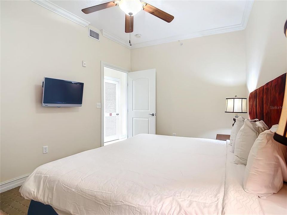 For Sale: $299,000 (2 beds, 2 baths, 1016 Square Feet)