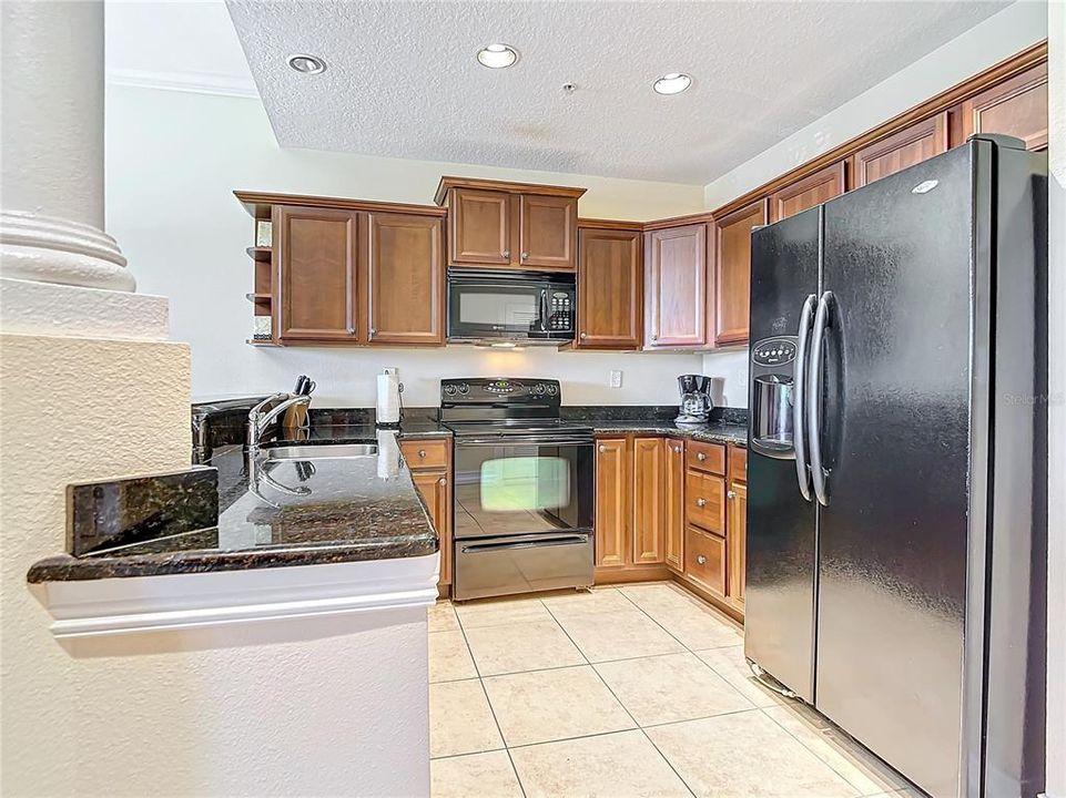 For Sale: $299,000 (2 beds, 2 baths, 1016 Square Feet)