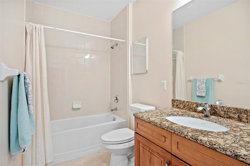 For Sale: $264,900 (2 beds, 2 baths, 1009 Square Feet)