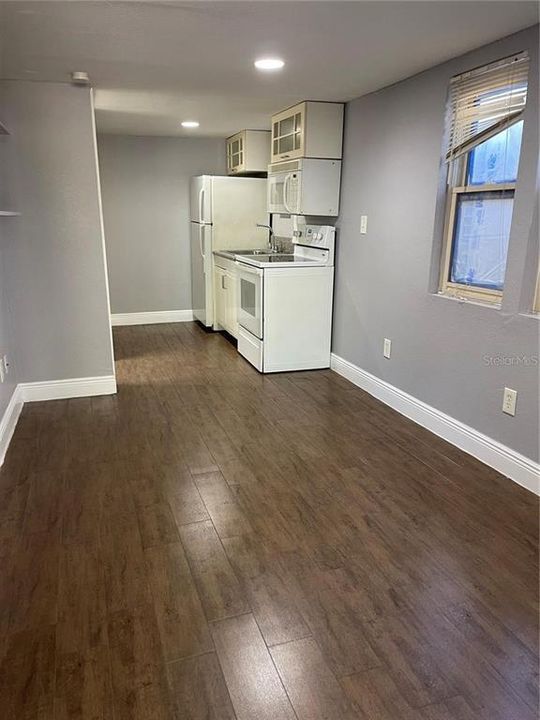 For Rent: $1,195 (1 beds, 1 baths, 400 Square Feet)