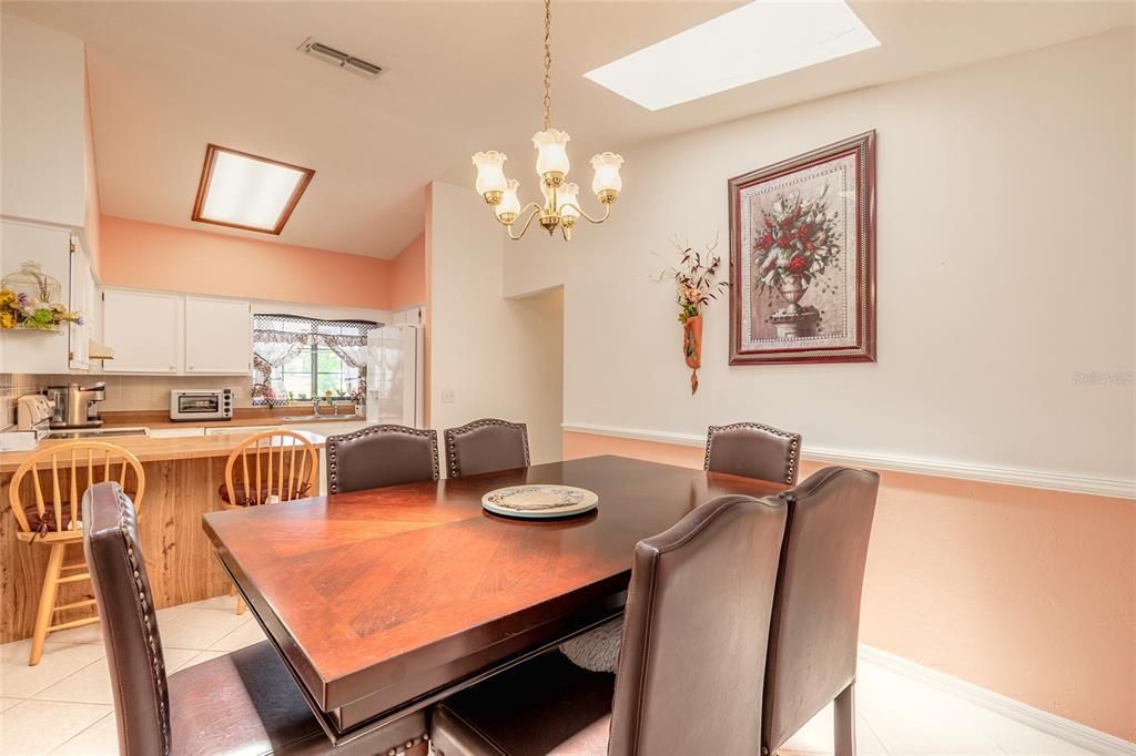 For Sale: $259,000 (2 beds, 2 baths, 1201 Square Feet)