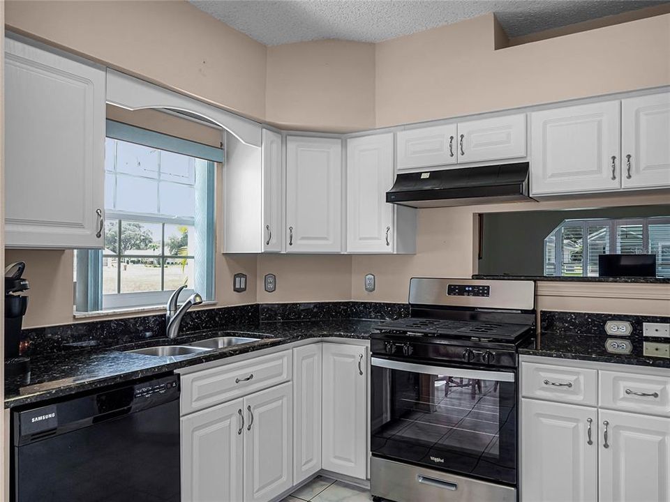 For Sale: $259,000 (2 beds, 2 baths, 1170 Square Feet)