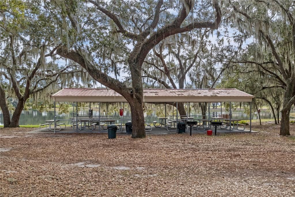 Picnic Pavilion-Overlooks Lake Evert