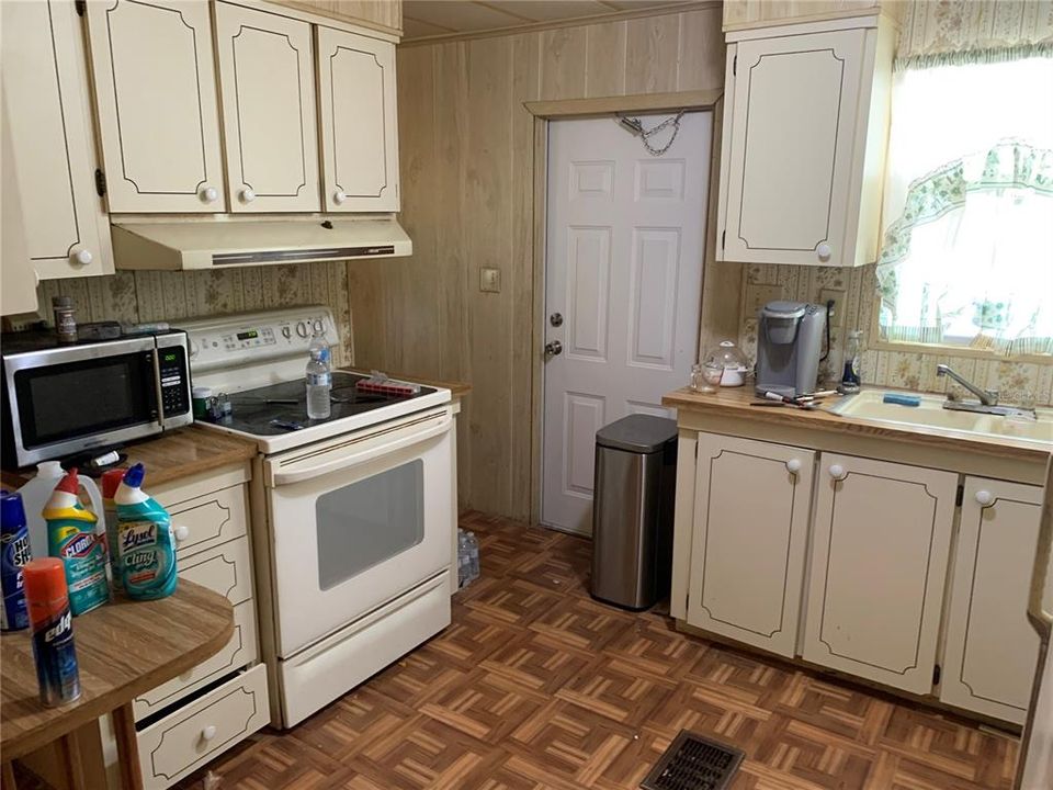 Active With Contract: $99,500 (2 beds, 2 baths, 880 Square Feet)