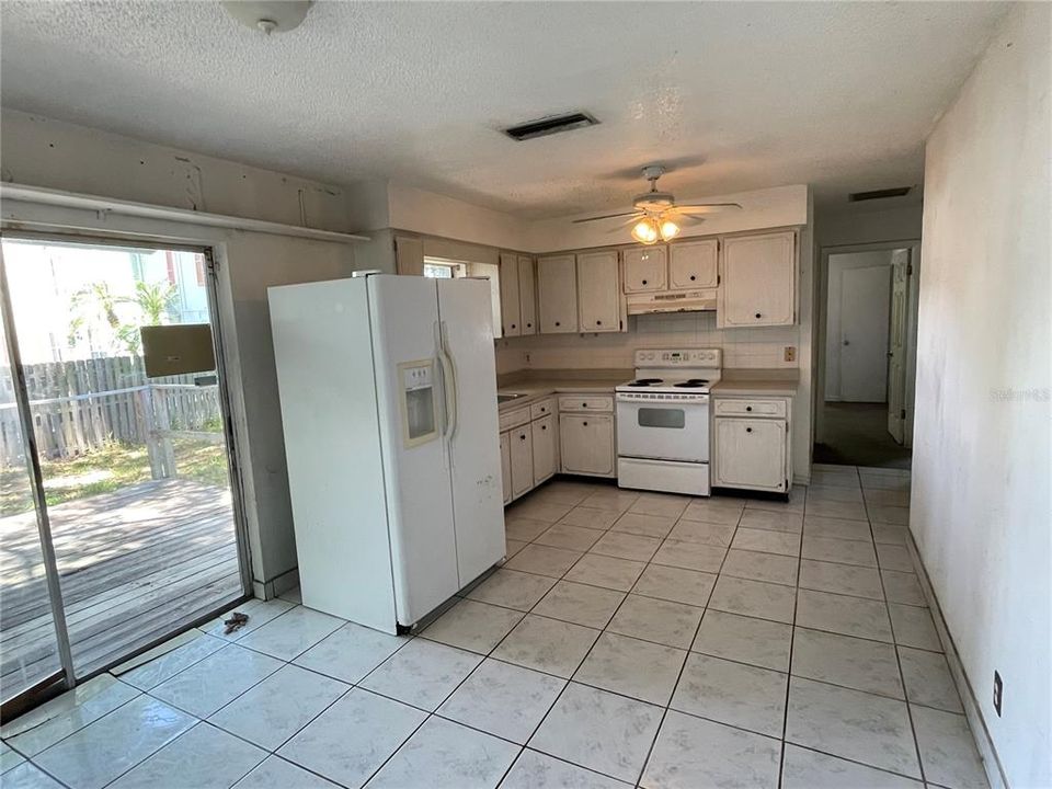 Recently Sold: $375,000 (4 beds, 2 baths, 1553 Square Feet)