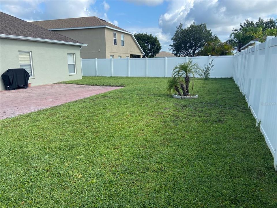 Active With Contract: $2,300 (4 beds, 2 baths, 1946 Square Feet)