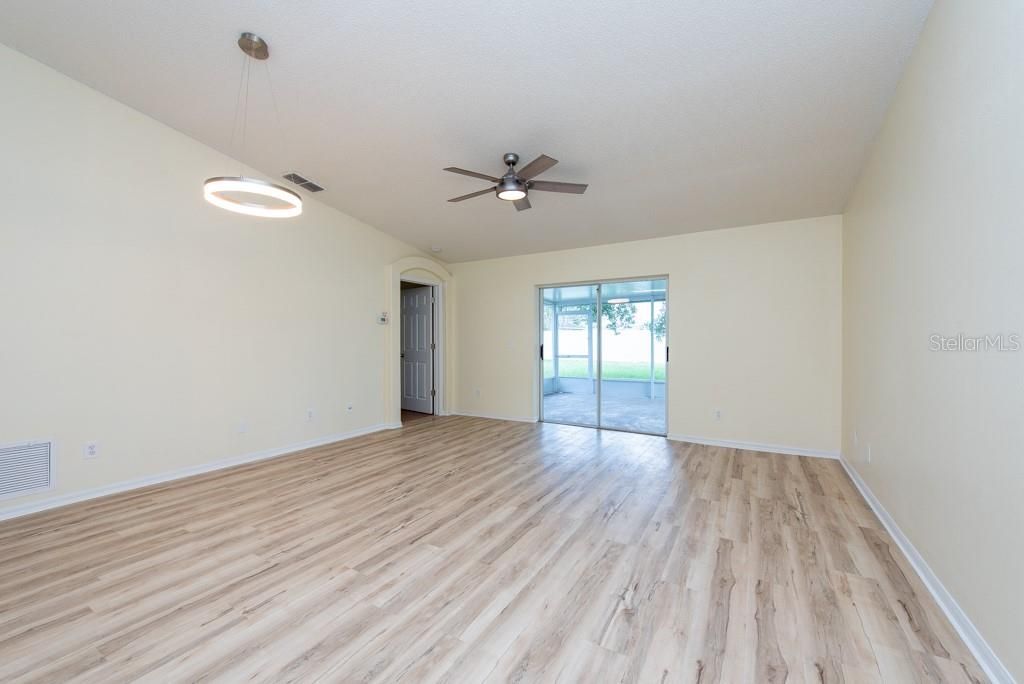 Active With Contract: $365,000 (3 beds, 2 baths, 1263 Square Feet)