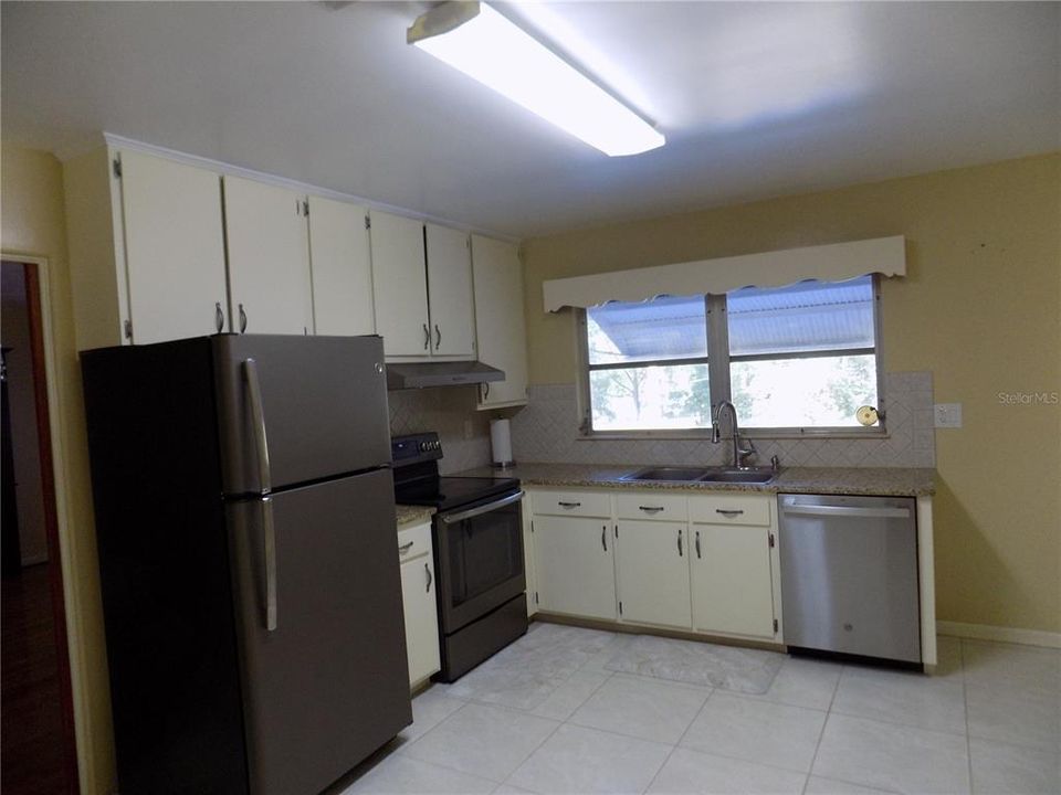 For Rent: $2,700 (5 beds, 3 baths, 2946 Square Feet)