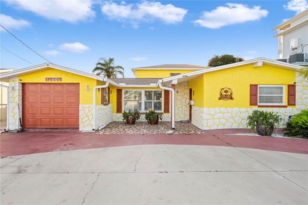 For Sale: $725,000 (4 beds, 3 baths, 2461 Square Feet)