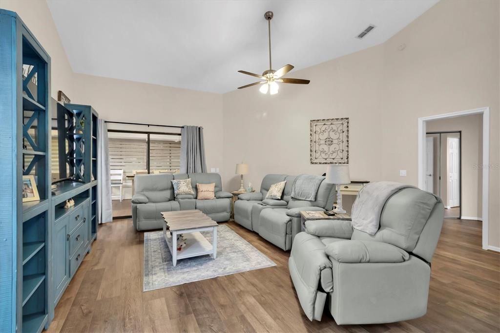 For Sale: $329,900 (3 beds, 2 baths, 1608 Square Feet)