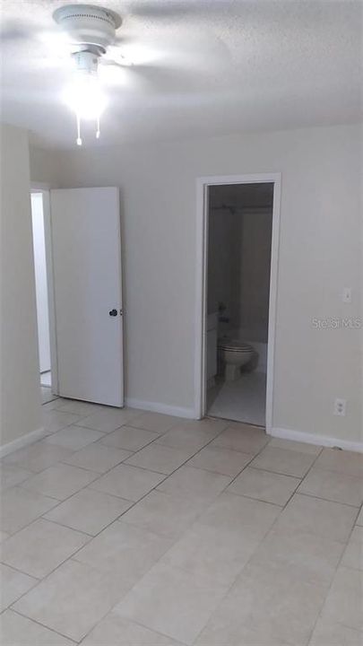 Active With Contract: $1,550 (2 beds, 2 baths, 934 Square Feet)
