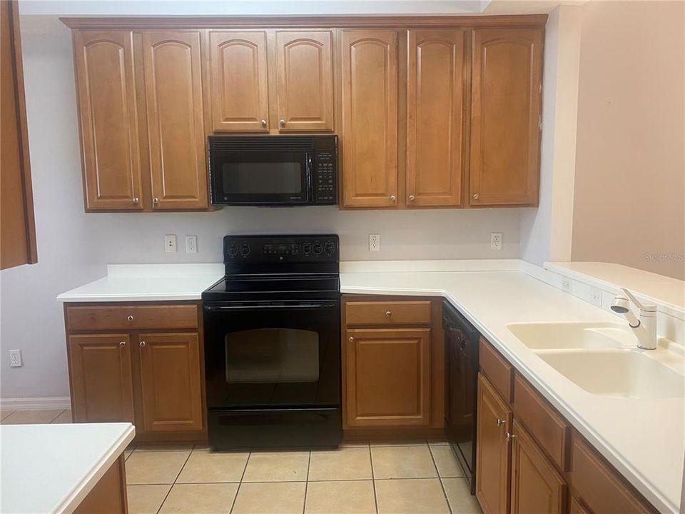 Recently Rented: $1,950 (2 beds, 2 baths, 1326 Square Feet)