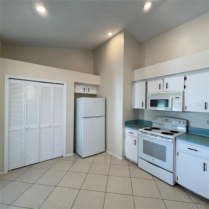 For Rent: $1,695 (3 beds, 2 baths, 1611 Square Feet)