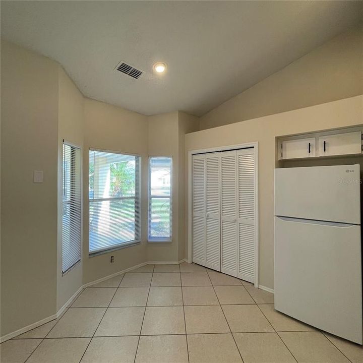 For Rent: $1,695 (3 beds, 2 baths, 1611 Square Feet)