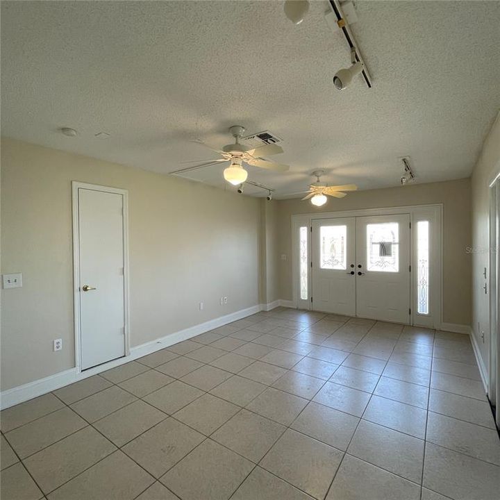 For Rent: $1,695 (3 beds, 2 baths, 1611 Square Feet)