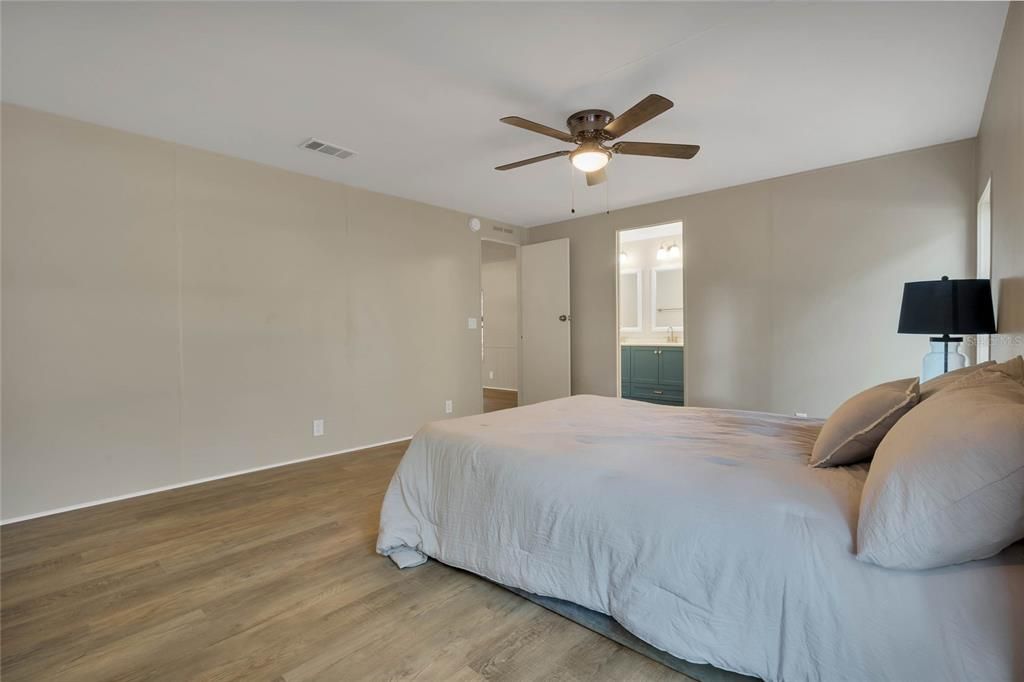 Active With Contract: $2,200 (3 beds, 2 baths, 1188 Square Feet)