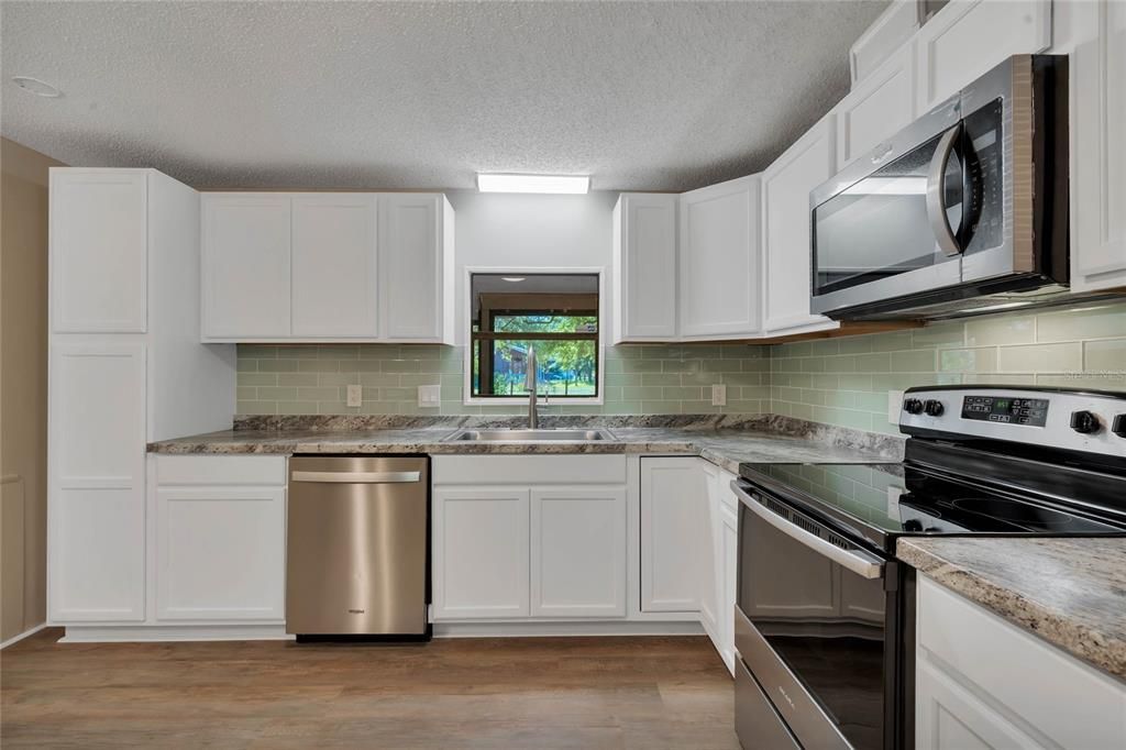 Active With Contract: $2,200 (3 beds, 2 baths, 1188 Square Feet)