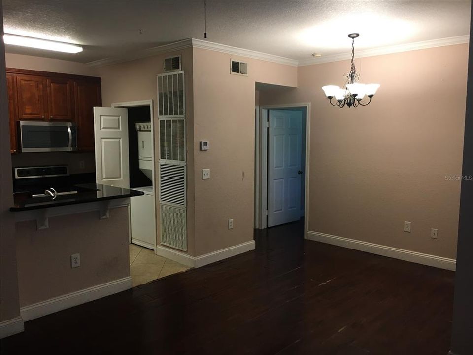 Recently Rented: $1,350 (1 beds, 1 baths, 674 Square Feet)