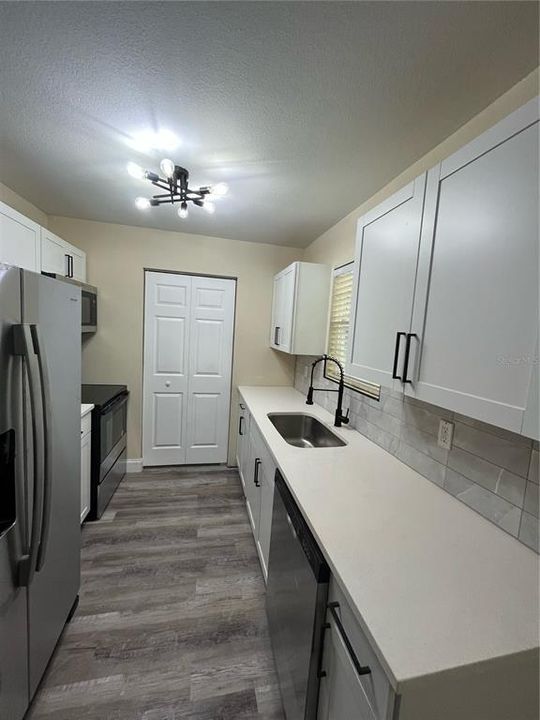 For Sale: $179,900 (3 beds, 2 baths, 984 Square Feet)