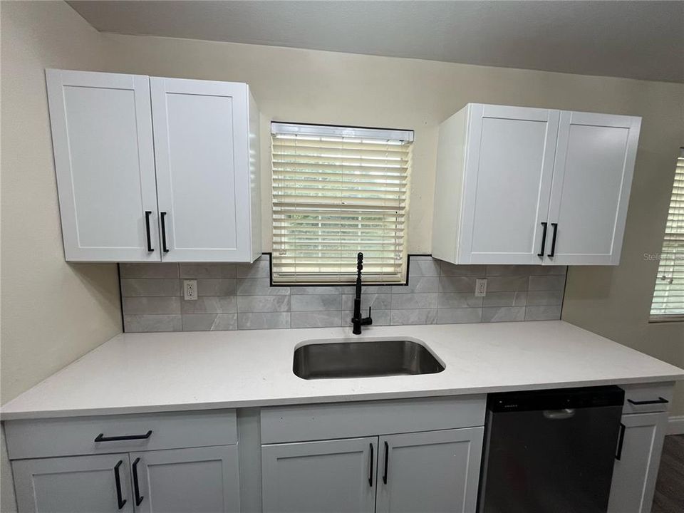 For Sale: $179,900 (3 beds, 2 baths, 984 Square Feet)