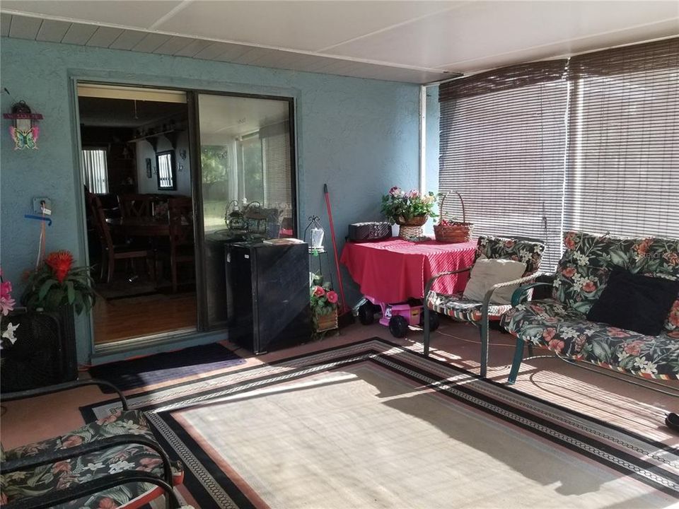 Vendido Recientemente: $399,900 (3 camas, 2 baños, 1748 Pies cuadrados)