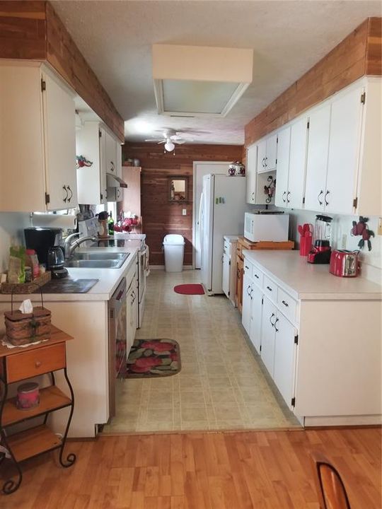 Vendido Recientemente: $399,900 (3 camas, 2 baños, 1748 Pies cuadrados)