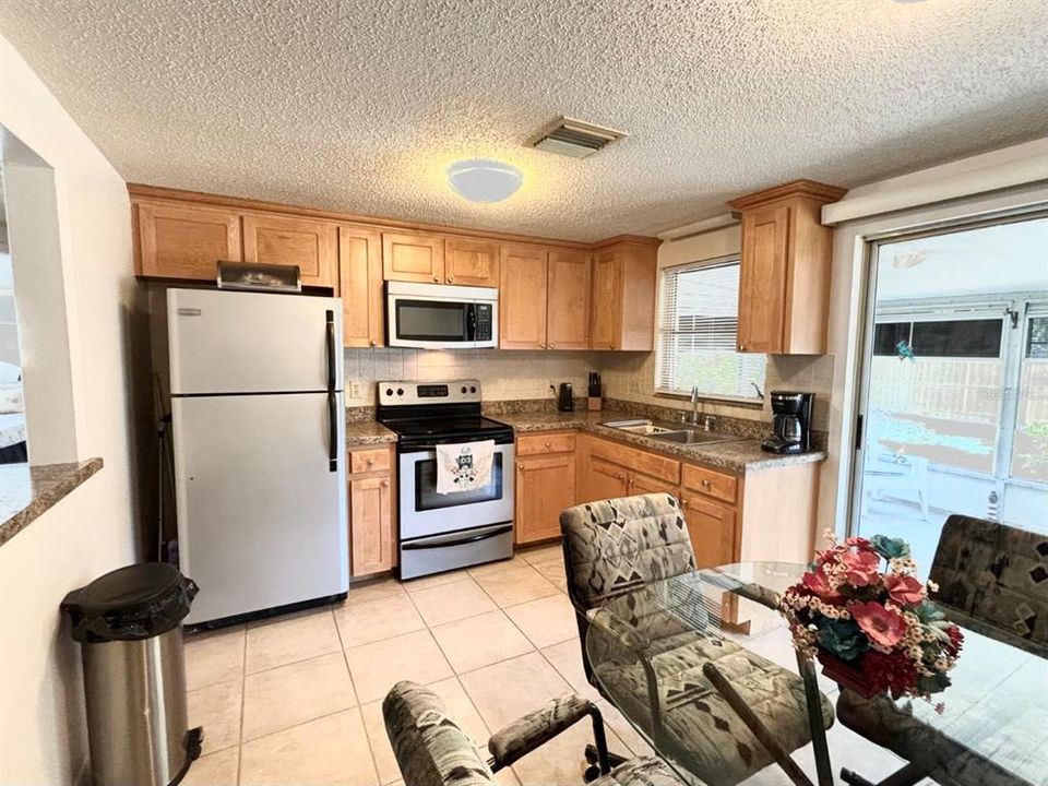 For Sale: $249,500 (2 beds, 1 baths, 792 Square Feet)